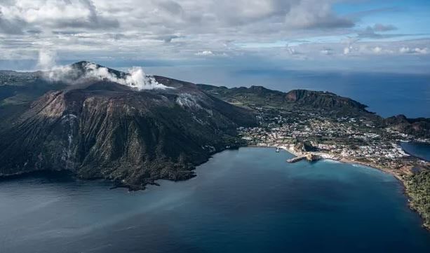 Bacteria capable of "eating CO2" discovered in volcanic fissures near Vulcano Island in Italy.