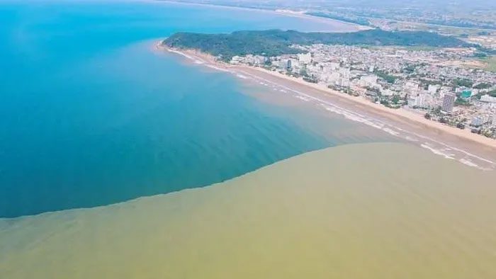 Breathtaking natural scenery at Sầm Sơn beach on June 23rd.
