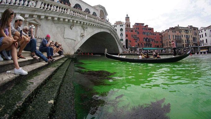 Many residents and tourists sit by the canal watching the color-changing phenomenon.