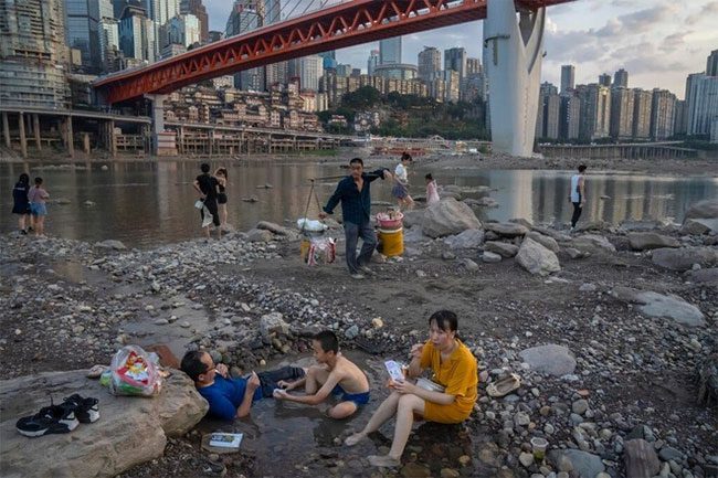 The Jialang River in Chongqing recedes during a heatwave