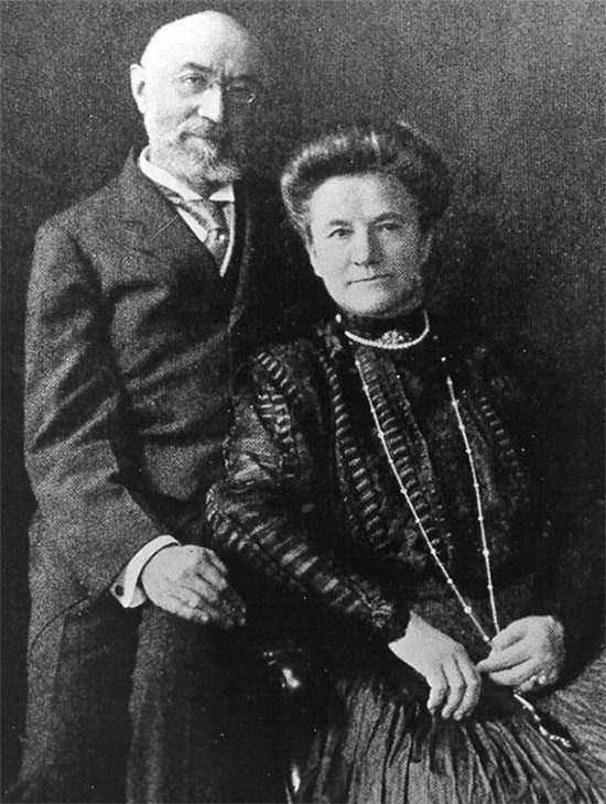 Photo of Mr. and Mrs. Isidor Straus taken around 1910.