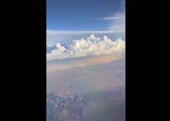 passenger video on plane captures huge dust cloud 128817