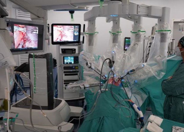 Robotic surgery method reduces pain for patients and allows wounds to heal faster.