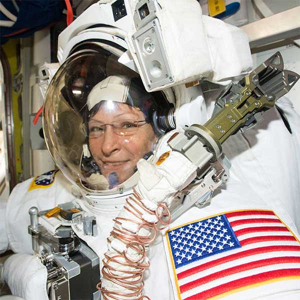 Astronauts serving as medical personnel must undergo at least 40 hours of professional medical training.