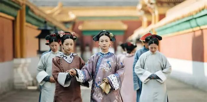 Being escorted by attendants symbolizes status and rank.