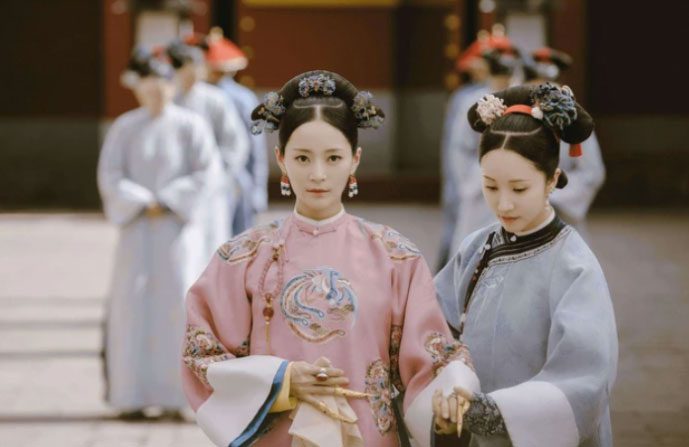 Palace maids were selected to serve the imperial concubines and the emperor.