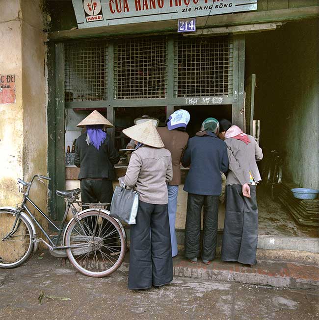 A trading store at 214 Hang Bong Street in 1986.