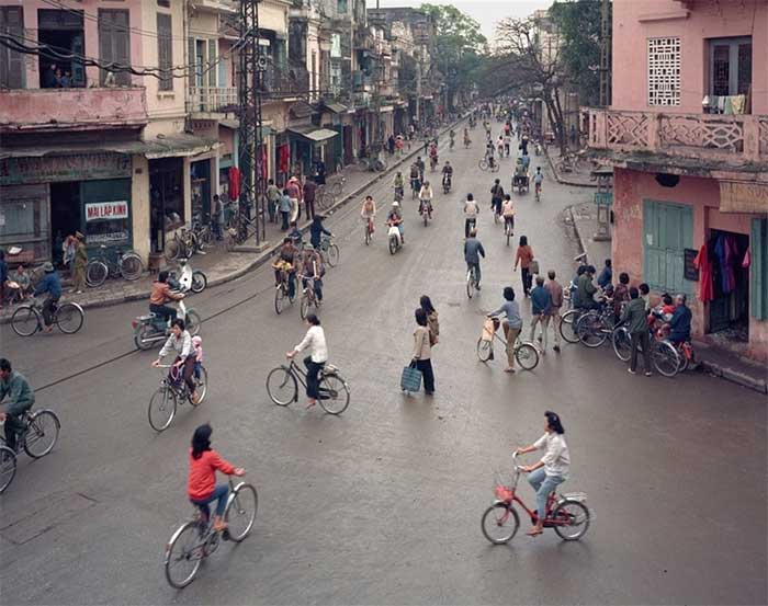 Hang Gai Street in 1988, primarily bicycles, with a few motorcycles.