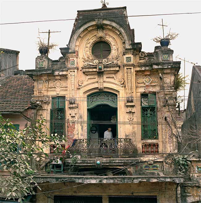 The balcony of an old house at 57 Hang Bo Street in 1991.