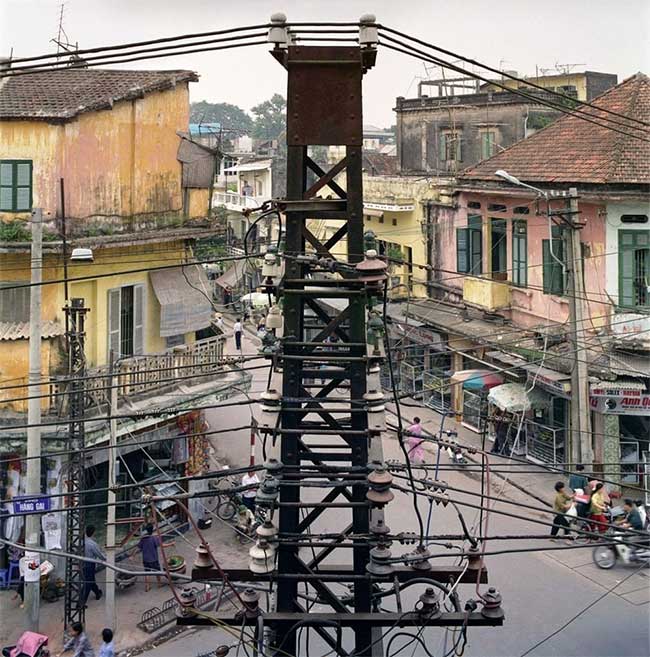 A power pole at the intersection of Hang Gai Street in 1994.