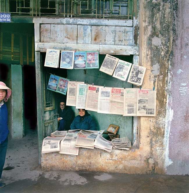 A newsstand at 222 Hang Bong Street in 1986