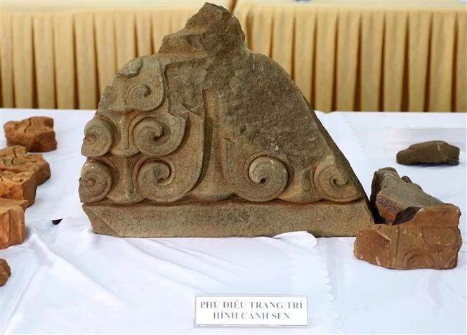 Decorative relief in the shape of a lotus petal.