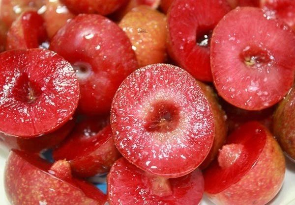 Stomach patients eating plums on an empty stomach can be extremely dangerous.