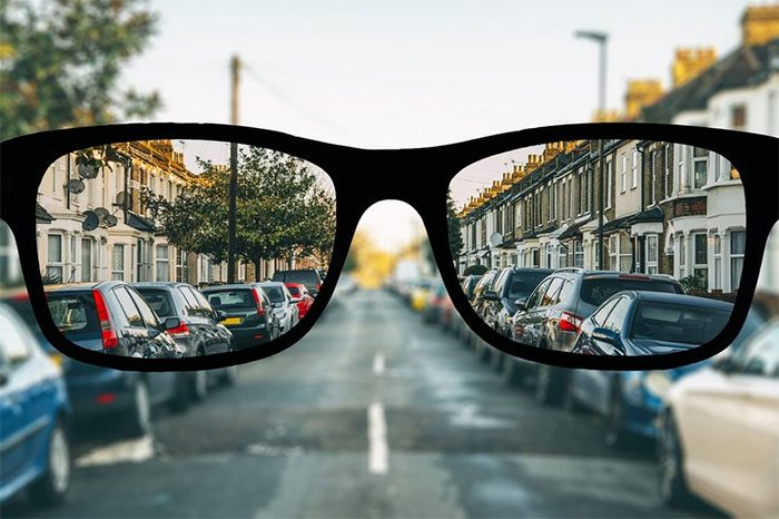 The 20-20-20 rule helps regulate myopic eyes.