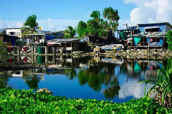 The total land area of this country is only 26 square kilometers