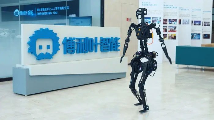 Robot GR-1, standing at 1.64 meters and weighing 55 kg