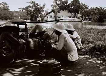 sadness of soldiers in old hanoi over the moon 127454