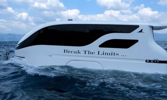 On the water, SealVans has a maximum speed of 24 km/h.