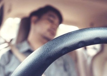 should you sleep in the car with air conditioning when its hot 127871