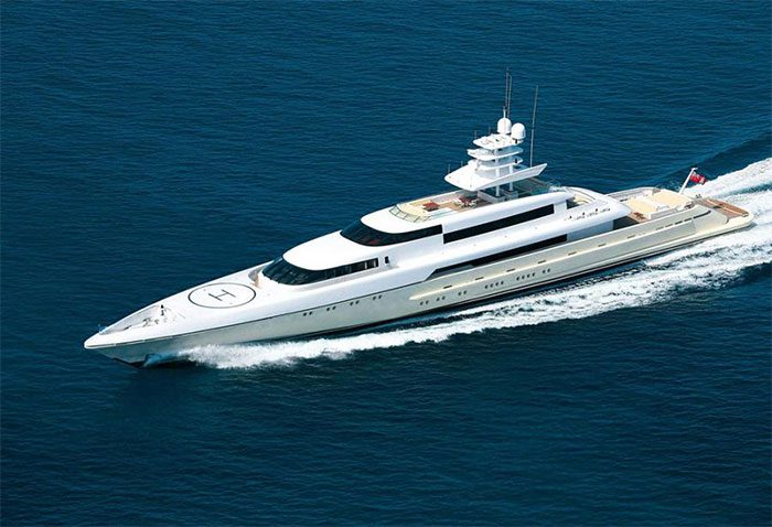 Superyacht Dragonfly