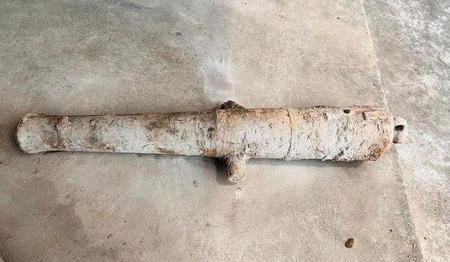 Close-up of the found cannon.