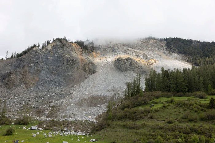 Close-up of the landslide area.
