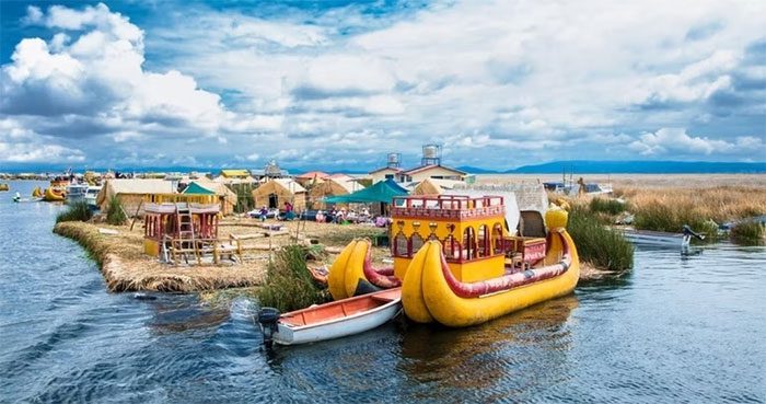 The border area between Bolivia and Peru also bears the marks of Inca and pre-Inca civilizations.