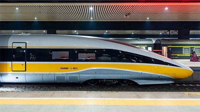 CR450 is designed to operate at a speed of 400 km/h.