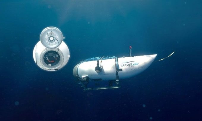 The passenger compartments of the Deepsea Challenger (left) and the Titan (right).