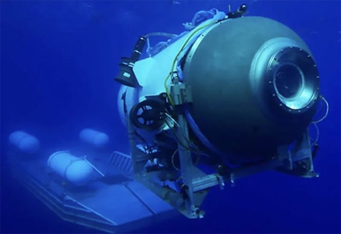 The submersible operating after submerging.