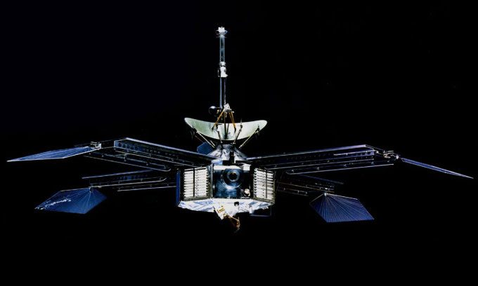 Mariner 4 is the first spacecraft to take close-up images of another planet.