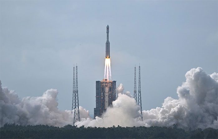 Long March 7 Y6 rocket carrying Tianzhou-5 cargo spacecraft into space