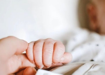 the first baby in england with dna from 3 parents 127394
