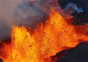 the largest volcano in europe is about to erupt in a devastating eruption 128009