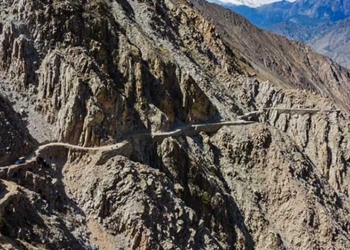the road like a golden path but is the most dangerous in the world in pakistan 127678