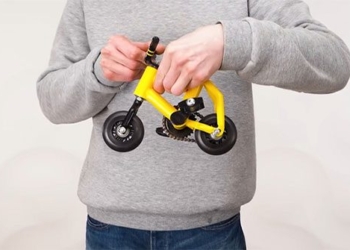 the smallest bicycle in the world can be held in your hand but can carry up to 100kg everyday 126889
