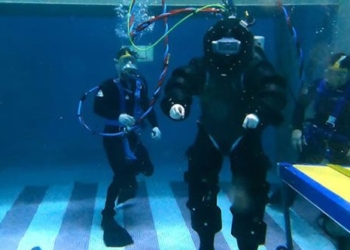 the squid can withstand pressure at a depth of 183m 127240
