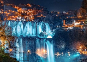 the town on the edge of the waterfall 2000 years and still not disappeared where 128996