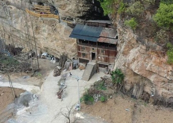 the wooden house does not conflict with the 100 year old lifetime possessing 2 factors of little reputation 127745
