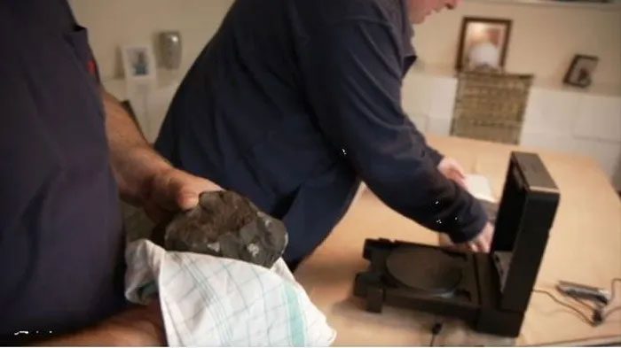 After examination, experts confirmed that the stone is indeed a meteorite.