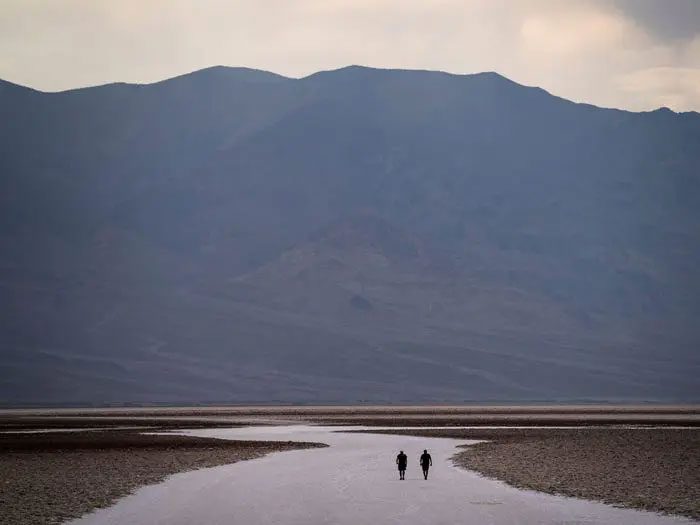 The surrounding mountains trap hot air in the long, narrow basin of Death Valley.