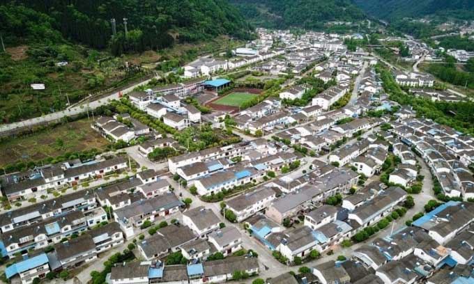 The world's largest earthquake early warning system 41 Sichuan Province frequently experiences significant earthquakes.