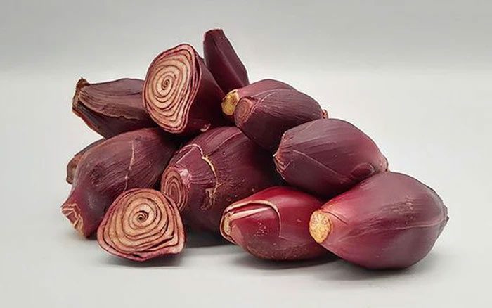 Red garlic used as a blood tonic