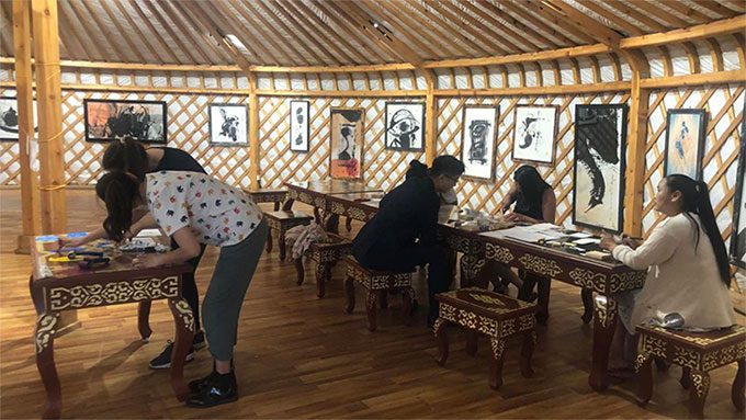 trung tam thu phap mong co Erdenesiin Khuree