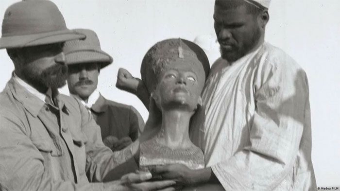 German archaeologist Ludwig Borchardt brought the bust of Nefertiti to Berlin