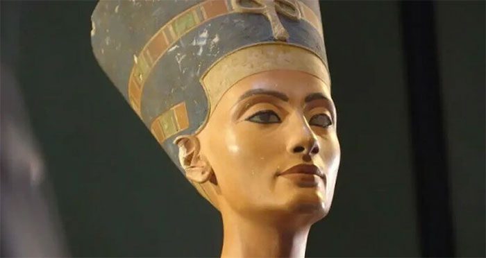 The bust of Nefertiti can be admired in Berlin (Germany)