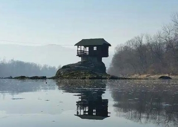 unbelievable constructed structures at location 129061