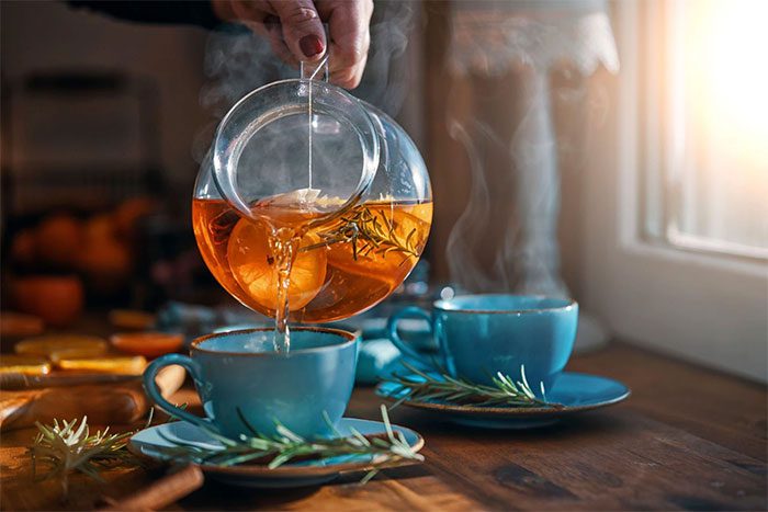Drinking warm tea increases sweating, helping to reduce body temperature.