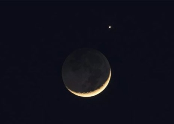 venus and moon flirt with seven sisters star during the lyrid meteor shower 127178
