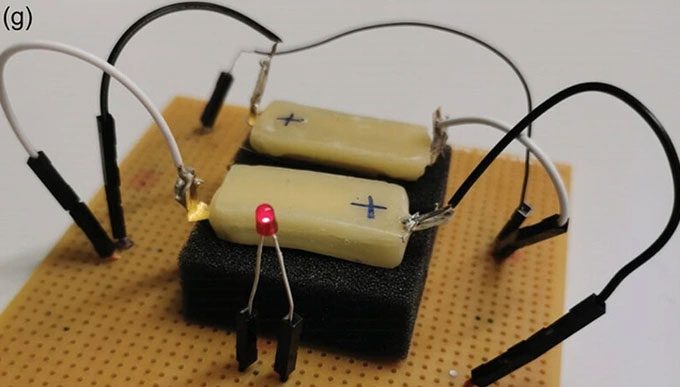 Prototype of the edible battery in a practical test.